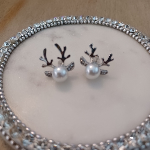 Silver Rhinestone Faux Pearl Reindeer Stud Earrings - Picture 4 of 7